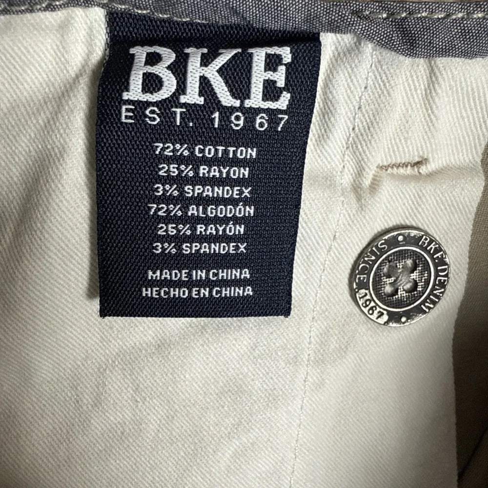 BKE Buckle Jake Chino Pants Mens 31x32 Khaki Beige Straight Leg Premium Stretch